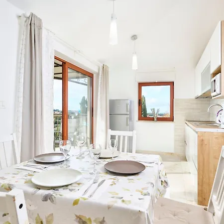 App Fuer Bis Zu 6 Personen- By Interhome